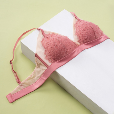 蕾丝文胸小胸聚拢平胸内衣女无钢圈薄款18-24周岁少女法式bra套装