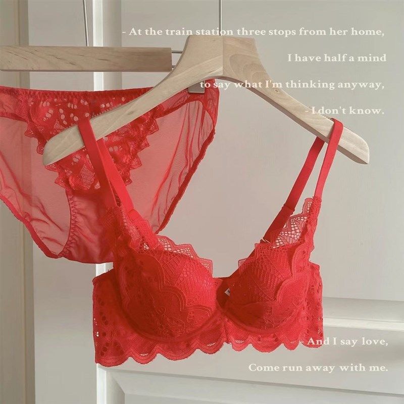 内衣女小胸聚拢显大平胸不空杯无钢圈收副乳上托防下垂文胸罩套装