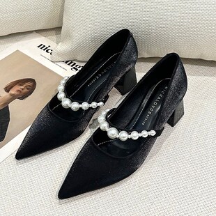 法式缎面米白色高跟鞋女中跟2024秋冬新款气质尖头浅口珍珠单鞋女