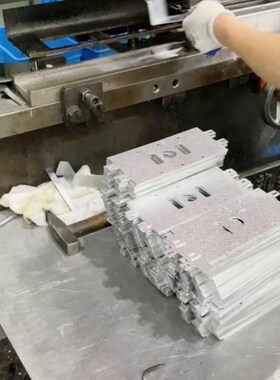 配NXM NM1-125/33p00 100A断路器手动操作机构NM1LE手柄CZ2-126.2