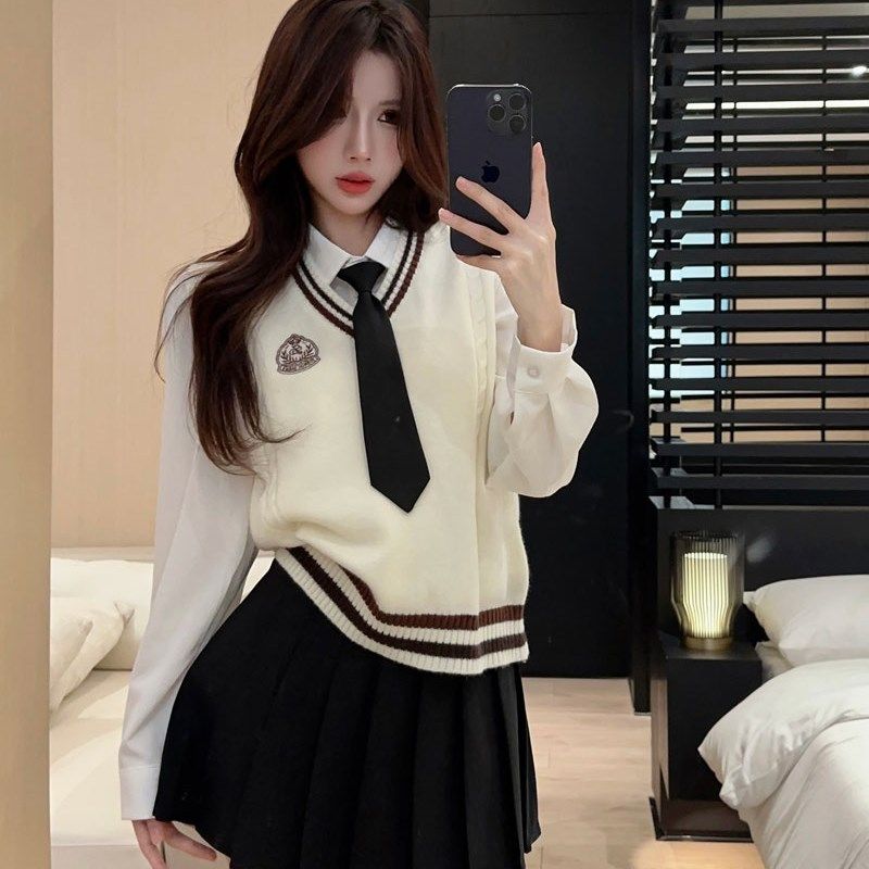 春秋季韩系学院风套装女洋气减龄jk制服马甲O长袖衬衫百褶裙三件