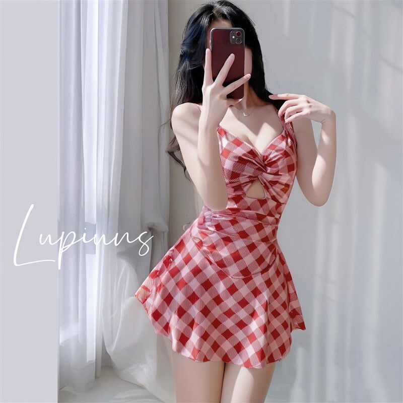 夏季泳衣女新款保守甜美可爱小胸聚拢连体显瘦遮肚学生平角游泳衣