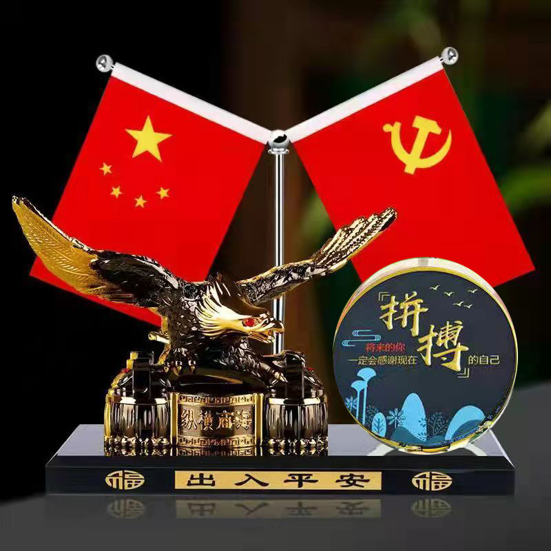 汽车摆件小红旗鹰车内饰品摆件创意礼品车载W香薰拼搏摆件