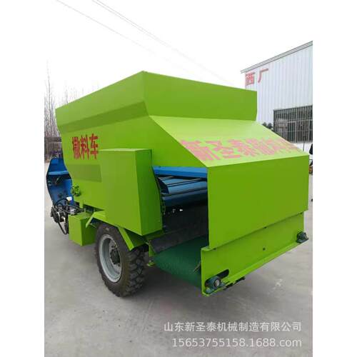 便现代化养殖方场饲喂撒料OSV车灵活电动撒料车5立方柴油撒料车