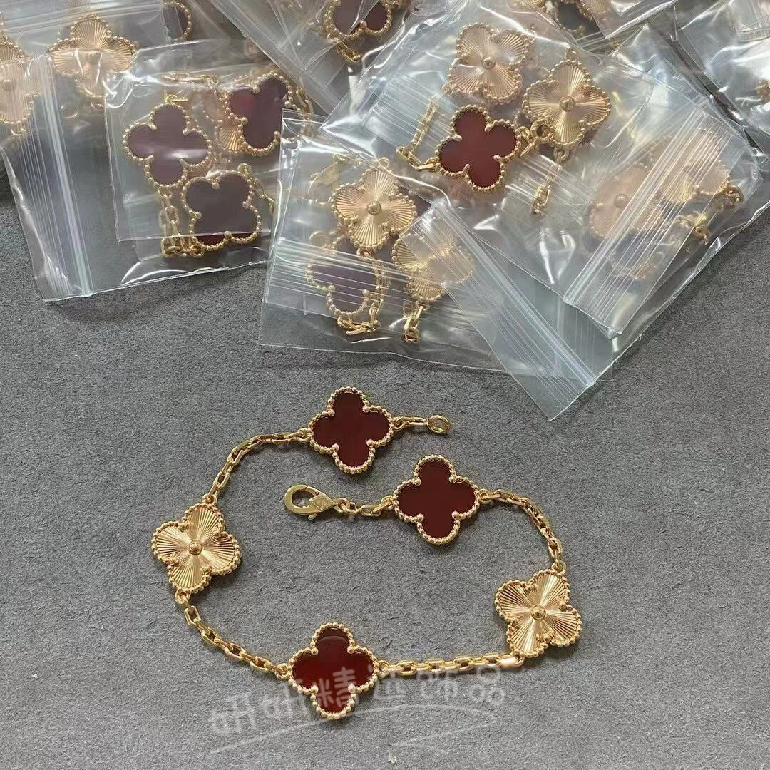 四叶草五花手链镀18k黄玫瑰金白镭射熊猫间钻红紫色灰贝轻奢手饰