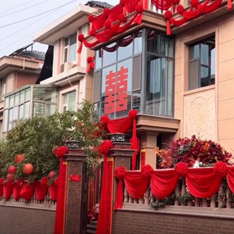 结婚大红花球别墅农村自建房窗大门装饰院子阳台栏杆布置中式婚礼