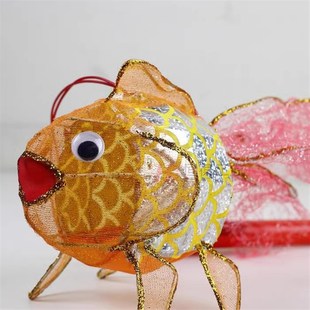 中秋节传统工艺手提发光金鱼灯笼儿童礼物铁艺绸布灯会可爱鱼花灯