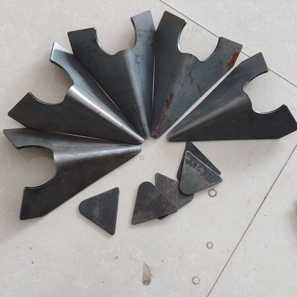 小麦播种机楼腿冲压尖焊1寸半管小麦播种机楼腿燕尾犁尖播种机件