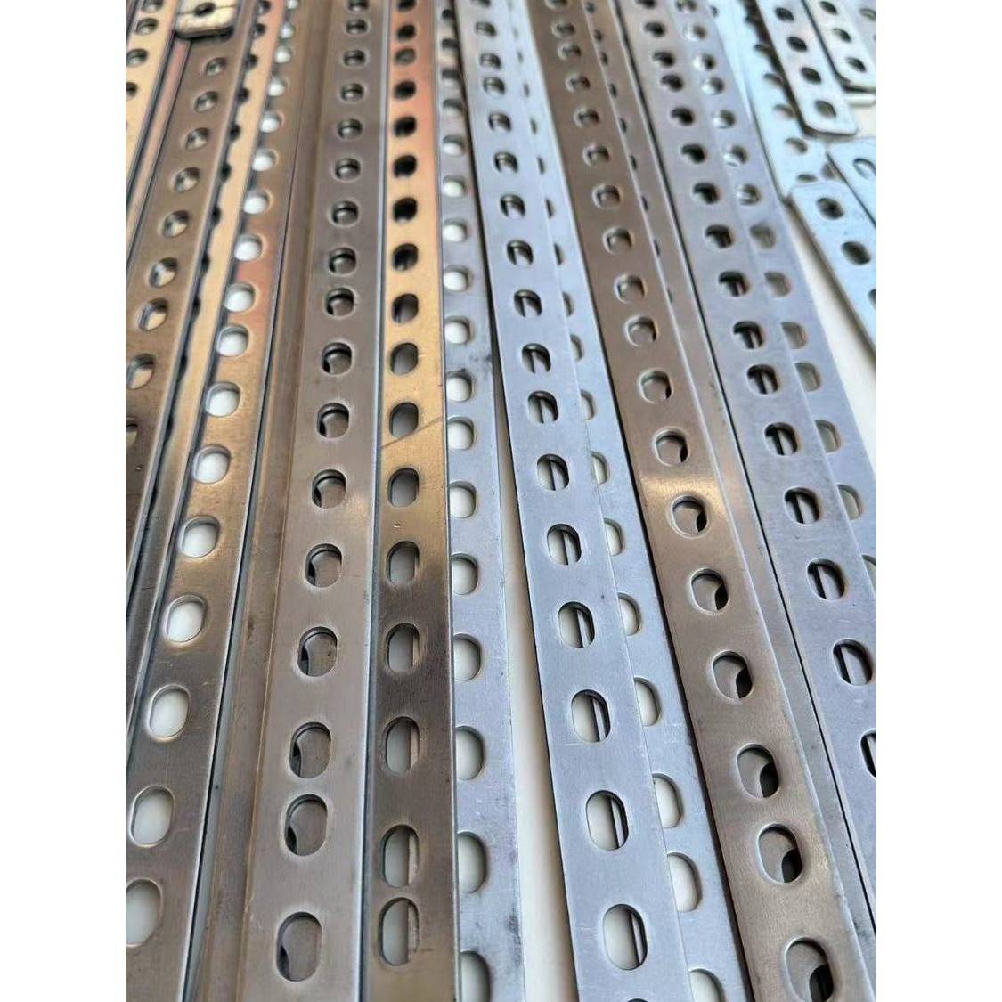 不锈钢铁条直条扁条加厚神器强力带孔扁条铁片改装角片