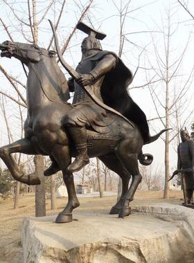 骑马人物铜雕塑定制大型铸铜将军战马雕像玻璃钢西方人物骑马雕像