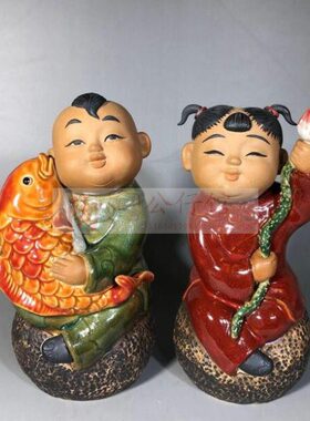 石童女湾家居装饰品年年促陶瓷工艺品有鱼摆件男童公仔销生日礼物