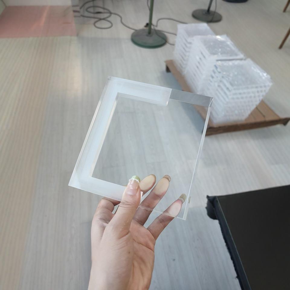 亚克力铣槽相框画框镜框激光切割 磨砂透明板酒店酒柜装饰层板图片