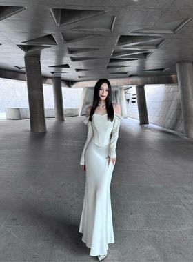 BETTER ME 白色长袖性感立体鱼骨束身抹胸修身显瘦内搭露肩上衣