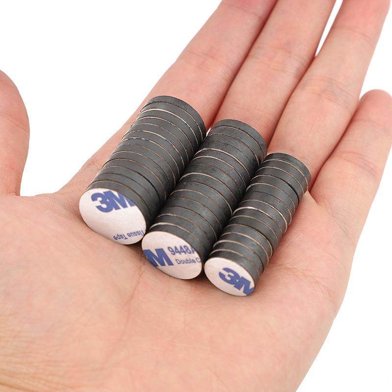 厂家现货圆形冰箱贴磁铁DIY食玩配件黑色铁氧体背贴胶吸铁石软磁