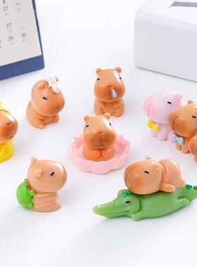可爱卡皮巴拉水豚蛋糕小摆件情绪稳定桌面装饰迷你立体一套小玩意