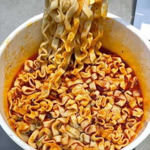 思圆魔鬼辣面大桶速食擀面风味方便面麻辣整箱宿舍泼辣泡面桶装
