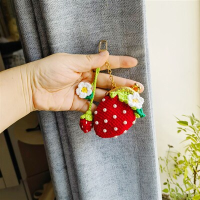 手工毛线成品5CM口金包手工编织草莓卡通钱包零钱包吊饰个性礼品