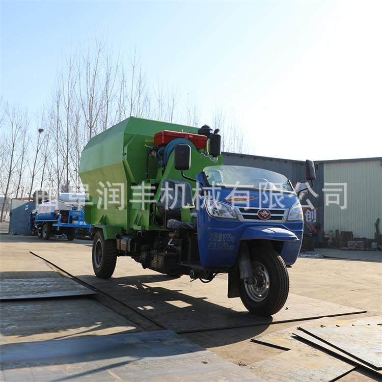 内蒙古牛羊青储撒料车电动行走式牛场投料机养羊饲草青储撒料车,农机/农具/农膜,农用防护器具,淘宝优惠券,粉丝福利购,淘宝优惠卷