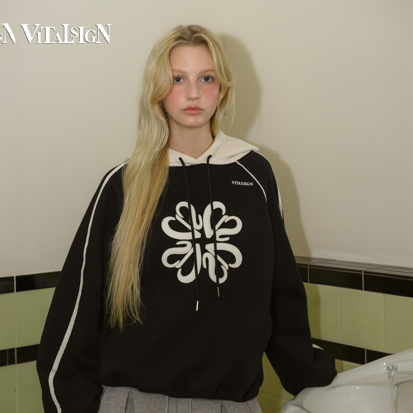 VitalSign韩式休闲风黑色卫衣女