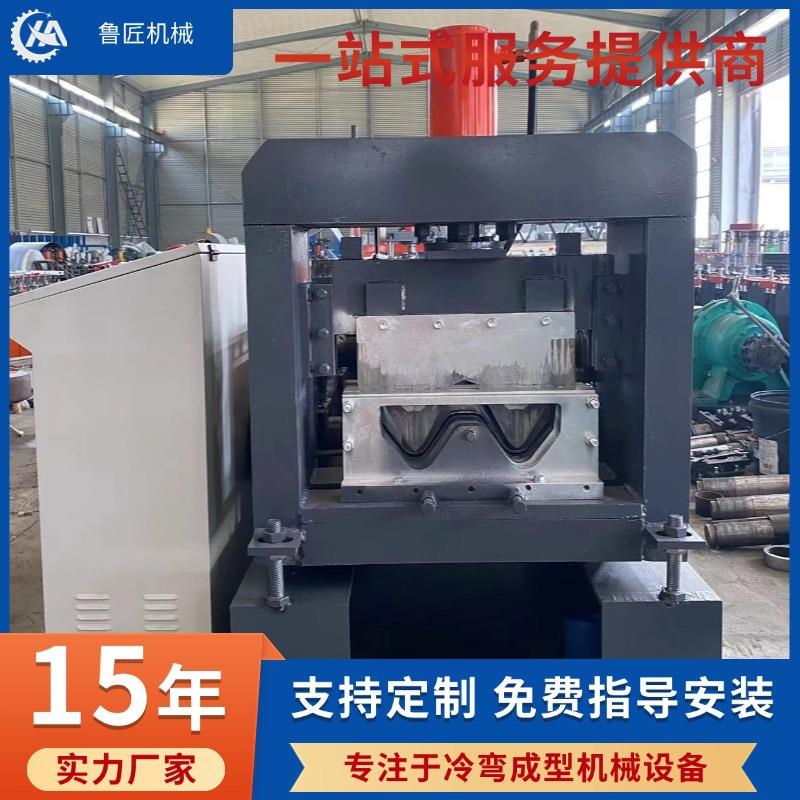 高速护栏围挡设备围挡成型机工程高速公路围栏屏障板机器成型设备