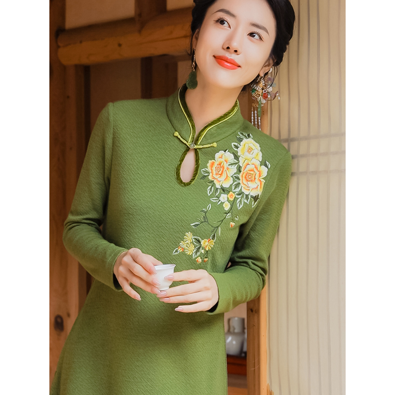 复古日记“碧窗”中式水滴立领定位绣花国风连衣裙227L5629