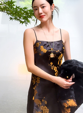 复古日记“疏影”45°斜裁黑金光泽感提花老缎吊带裙255L6750