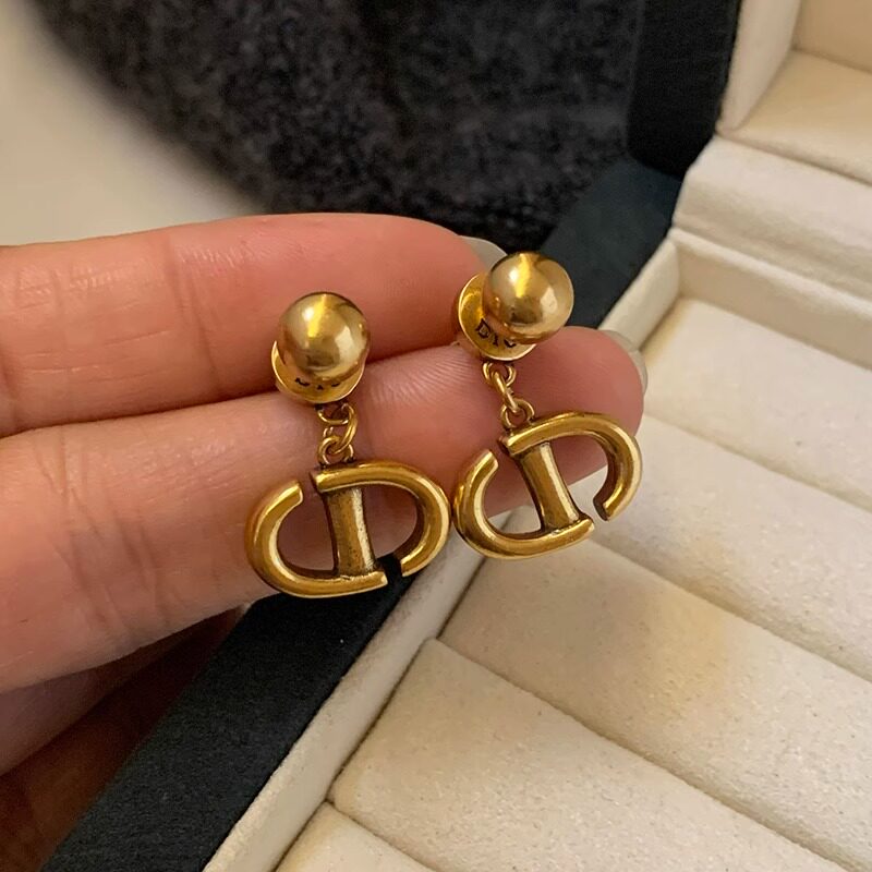 DICD/D家字母做旧耳钉女