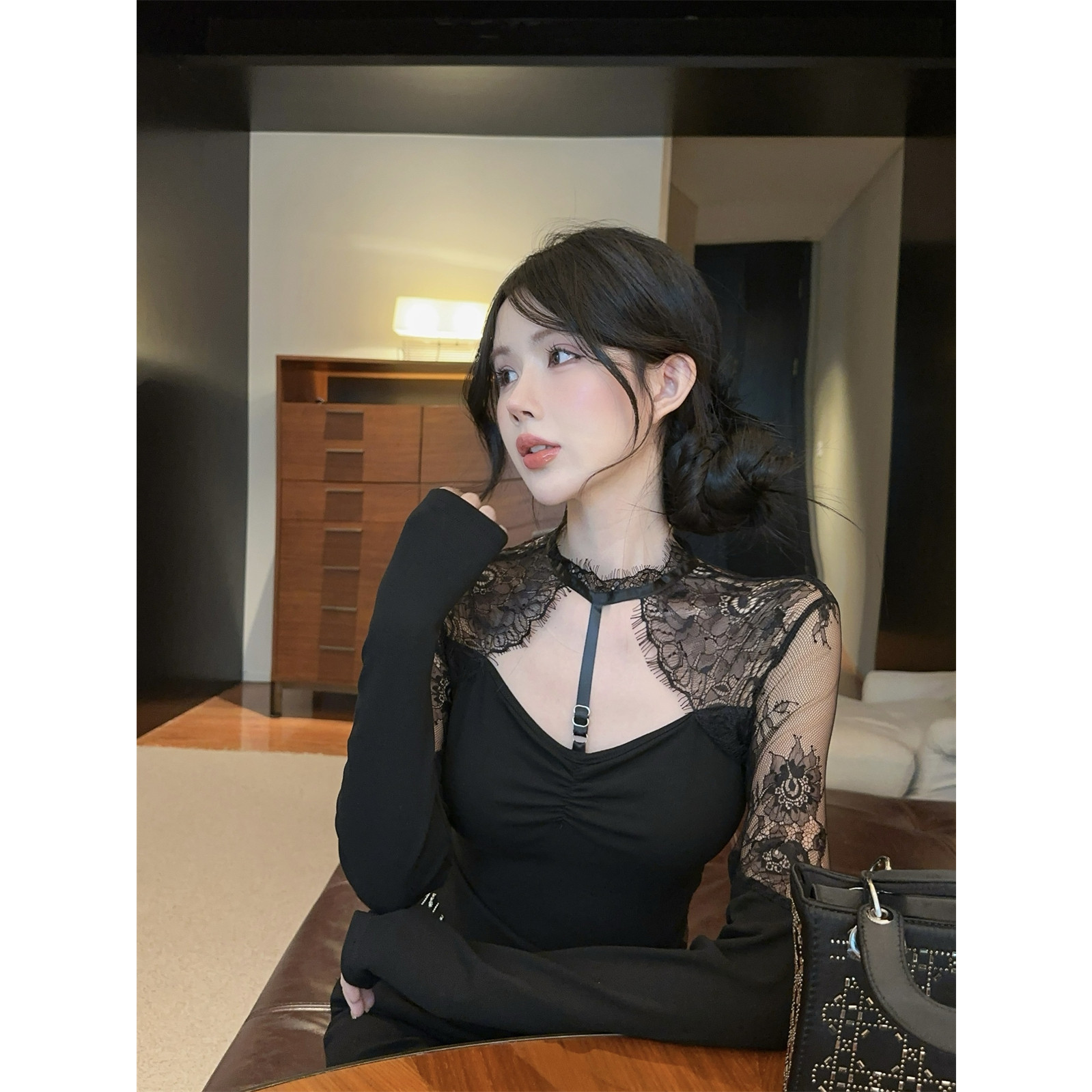 实拍实价 纯欲蕾丝衫镂空露背长袖上衣女春绑带设计辣妹T