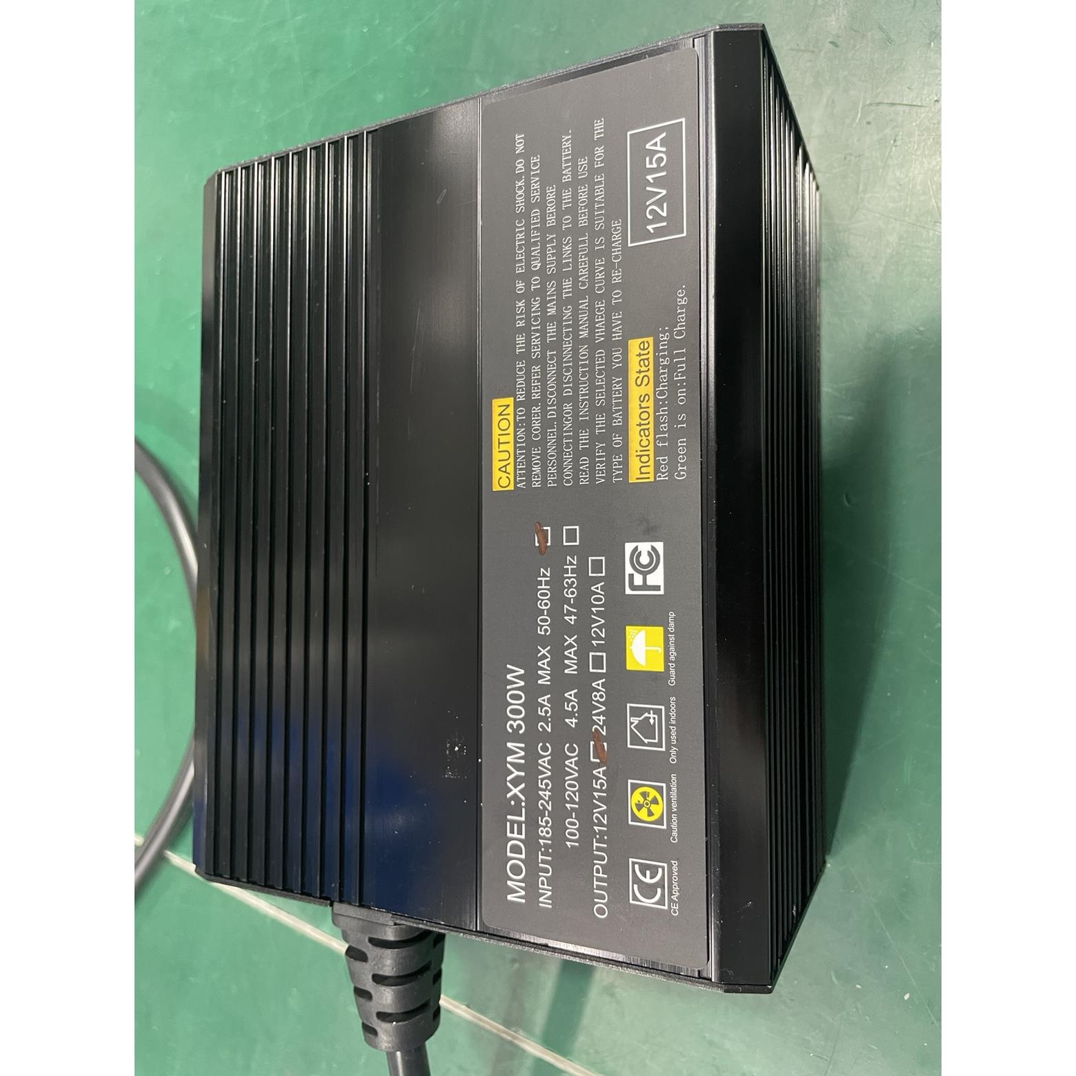 XYM300W，12V15A免维护加液充电器，24V8A汉姆半电动堆高车充电器