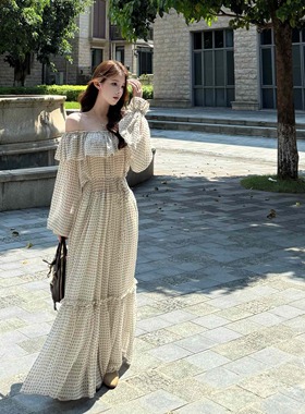 Layyyy【压轴美神裙】超大裙摆荷叶边领波点连衣裙女一字肩长袖裙