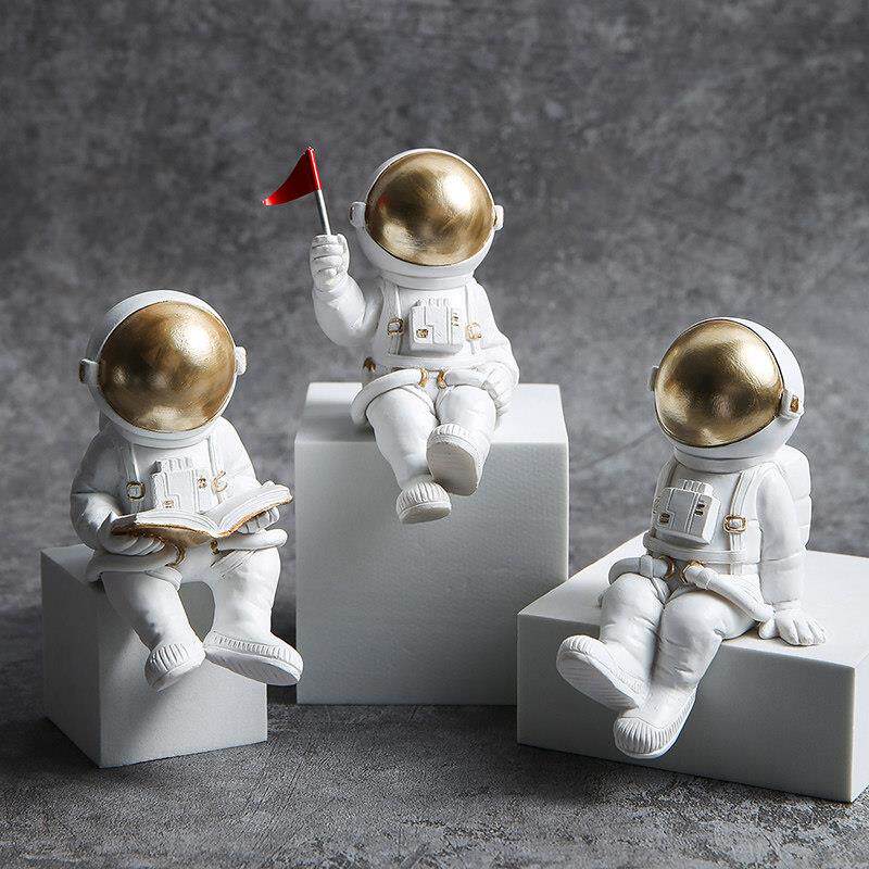 宇航员摆件书桌办公室电脑屏幕显示器趴趴桌面桌边装饰小新年礼物