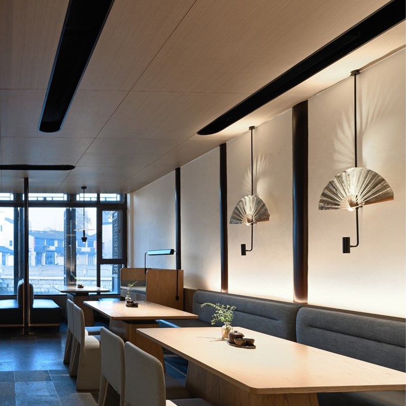 新中式创意简约宴会厅餐饮定制个性扇子带射灯酒店茶楼铁艺壁吊灯