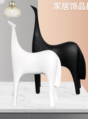树脂工艺品对马摆件立式抽象动物马阁楼卧室办公室家居装饰品摆件