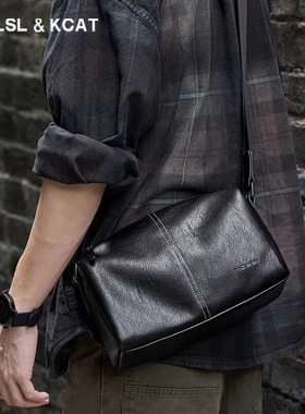 CAVLSLKCAT斜挎包男士单肩包大容量皮质枕头包休闲日系复古小背包