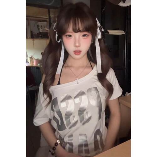M0uRn美式修身短袖t恤女2026新款辣妹烫钻斜肩上衣夏季辣妹穿搭