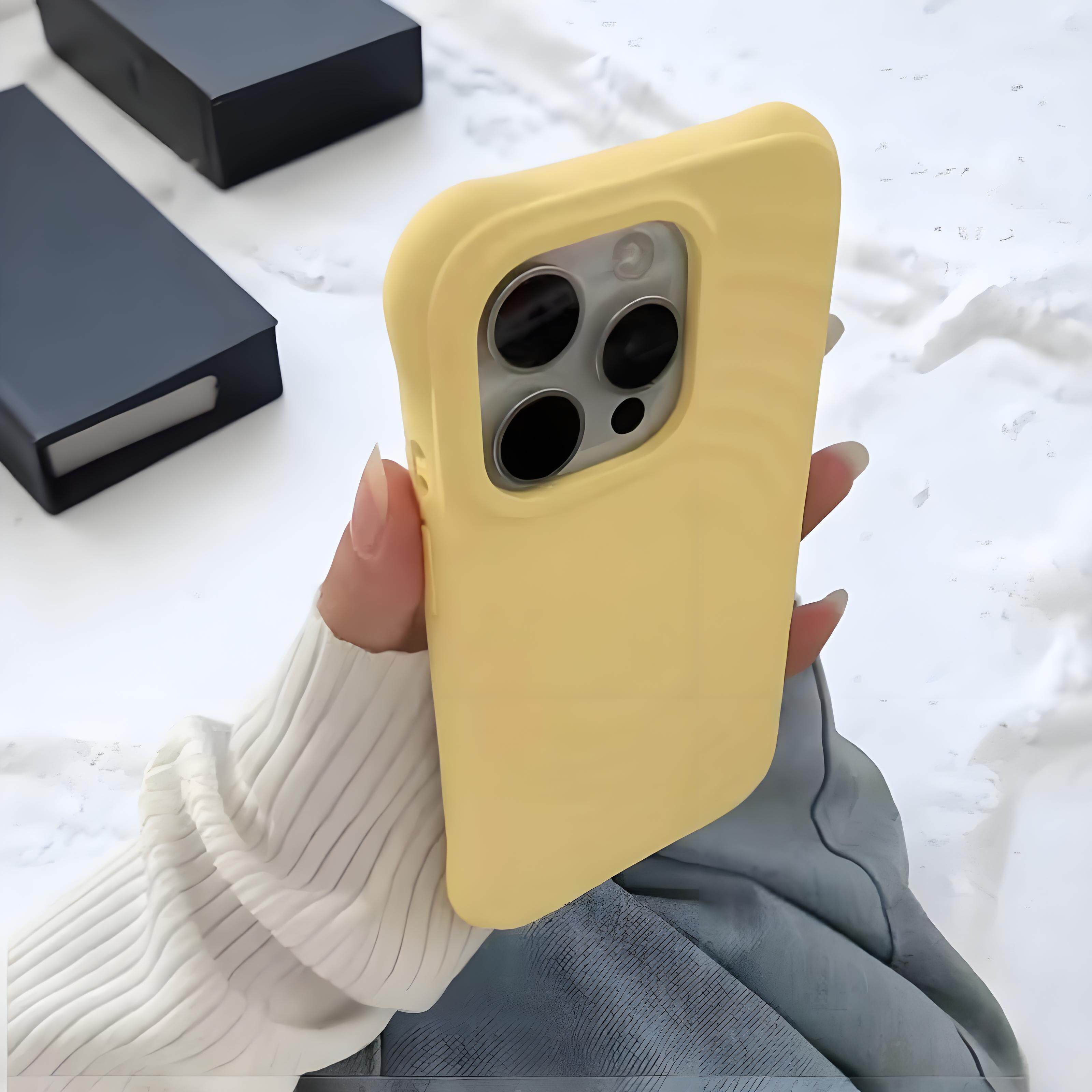 潮流壳波漾磁吸液态硅胶适用小米15/14手机壳13奶黄色oppoFindx8亲肤软糯防滑耐脏四角加厚防摔X8pro高级感女