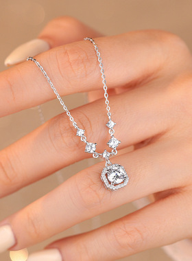 胖东来同款s925纯银1克拉莫桑石小方糖项链女爆闪轻奢高级感首饰