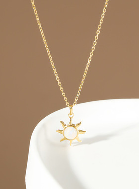 韩系925纯银太阳花项链女ins简约个性欧宝石吊坠锁骨链轻奢高级感