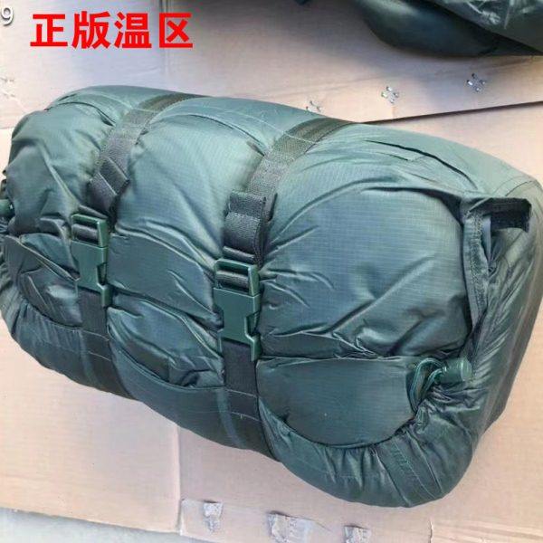新款保暖型单人睡袋户外卡扣墨绿露营温区防寒帐篷冬保暖睡袋睡垫