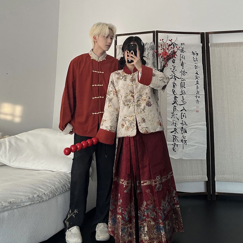 新中式新年情侣装2024冬季国风红色马面裙男女日常敬酒服订婚套装