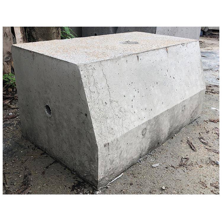 水泥隔离墩混凝土防护栏水泥防护墩混凝土道路分隔石马路防撞墩