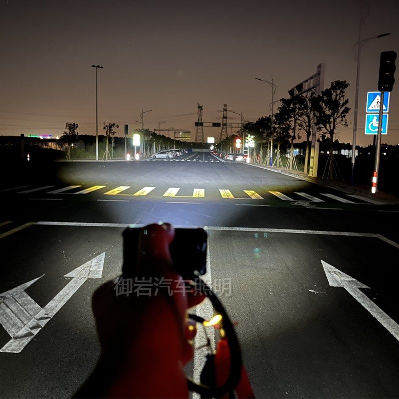 隐藏式摩托车白黄透镜切线铺路远近光大灯LED射灯电动车外置改装,电动车/配件/交通工具,电动车灯,淘宝优惠券,粉丝福利购,淘宝优惠卷