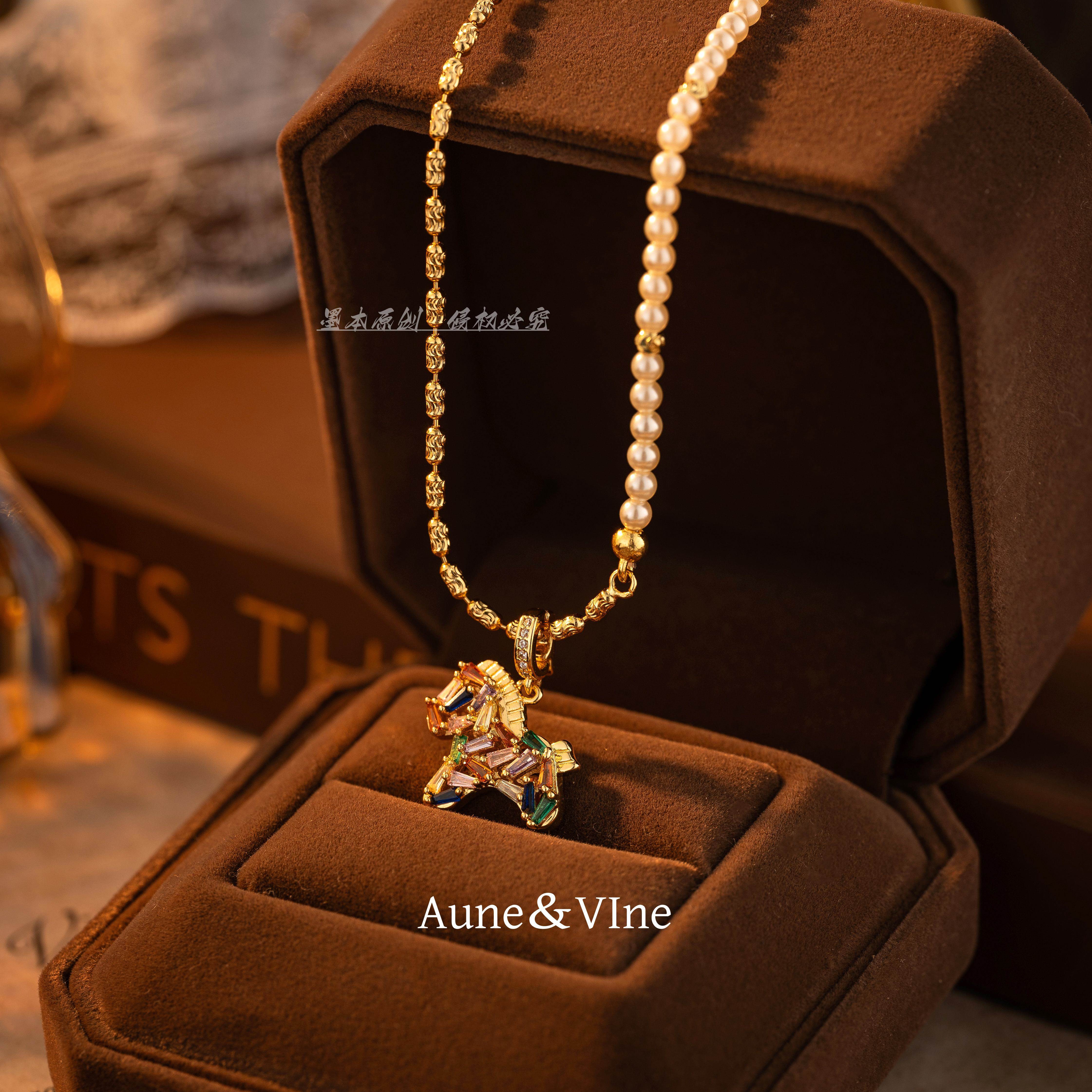 2039 【鸿运彩马】金色小马项链女款马年彩钻珍珠吊坠项链