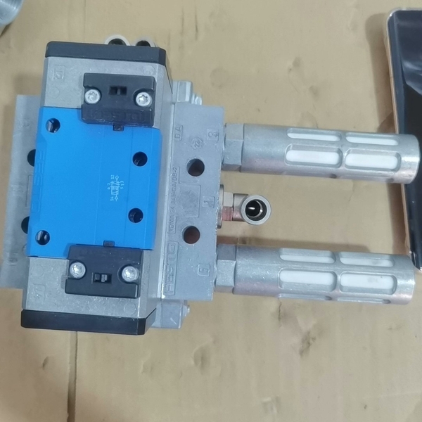 费斯托电磁阀151846 J-5/2-D-2-C含底座NAV（请询价）