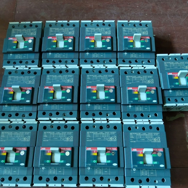 议价ABB  T3S250A空开，成色漂亮，功能正常。现货13台