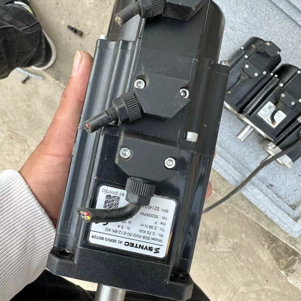 新代伺服电机S08-AM2- 50-E12-BK-M2，如图【议价】