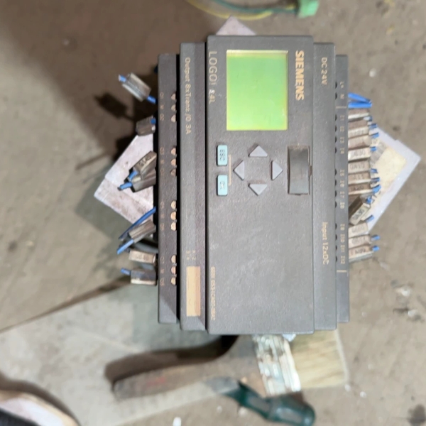 议价编码器二手拆机LOGO230RCL逻辑控制器