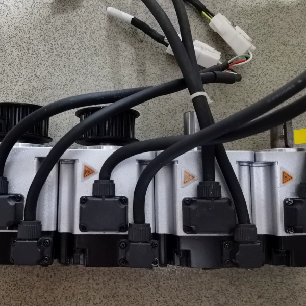 KCFA伺服电机SV-X2MH020A-N2LA，200W大