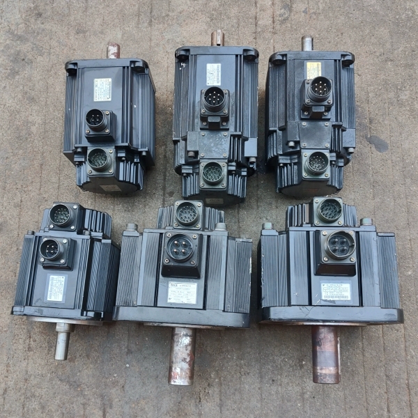 议价安川二系1kw带刹车伺服电机SGMGH-09ACA6C