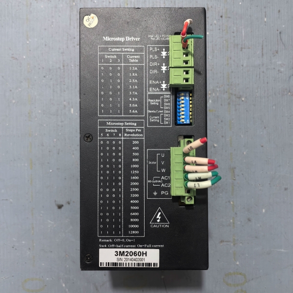议价3M2060H步进驱动器，拆机品，成色如图，外壳完整无损。带